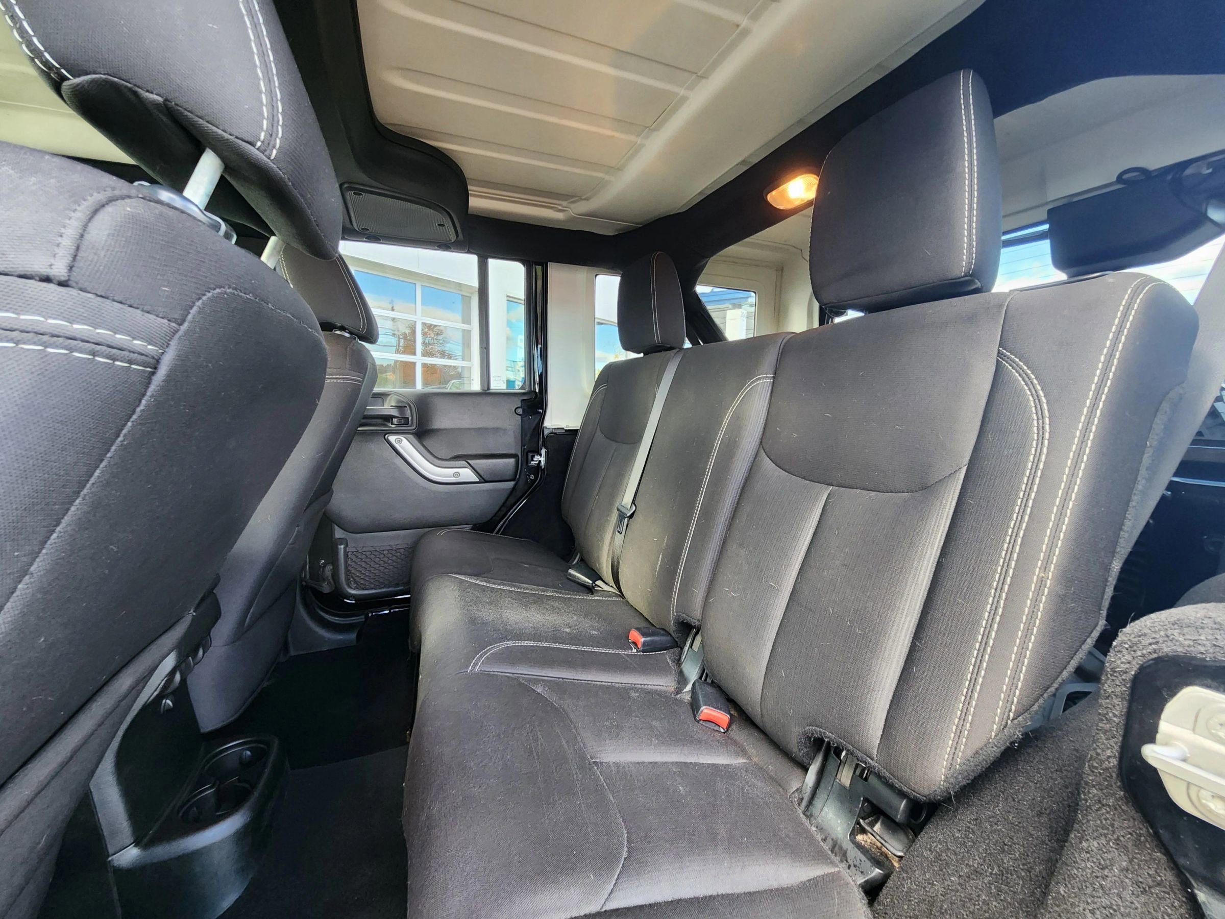 Used 2018 Jeep Wrangler Unlimited Sahara image 32