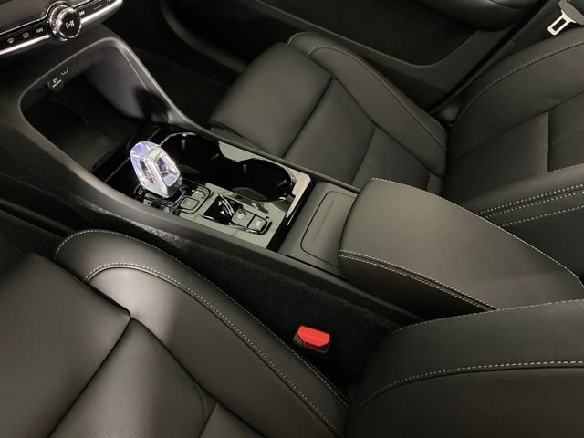 New 2026 Volvo XC40 B5 Ultra w/ Protection Package Premier AWD/4WD image 17