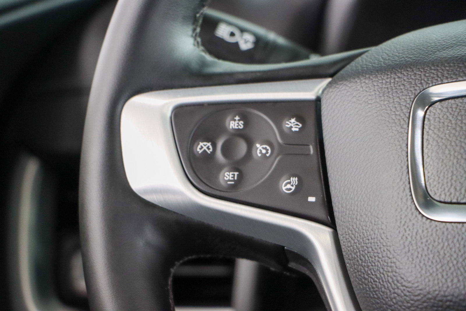 Used 2023 GMC Terrain SLT w/ Elevation Edition image 13