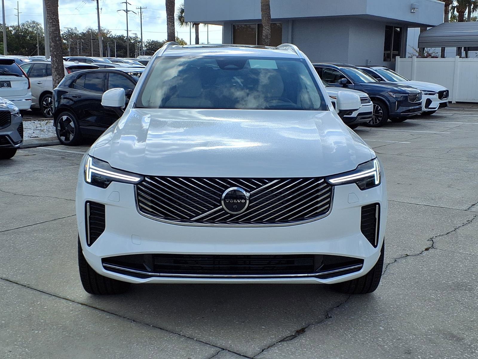 New 2026 Volvo XC90 B6 Ultra w/ Lounge Package image 2