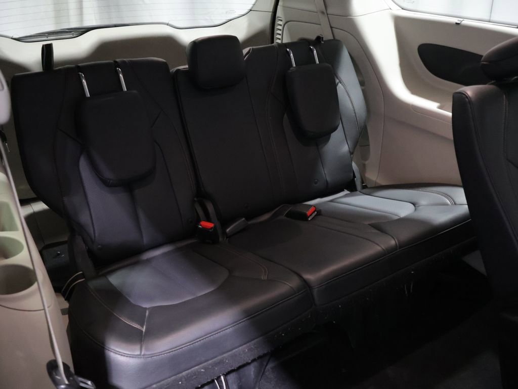Used 2019 Chrysler Pacifica Touring-L w/ Advanced Safetytec Group image 22