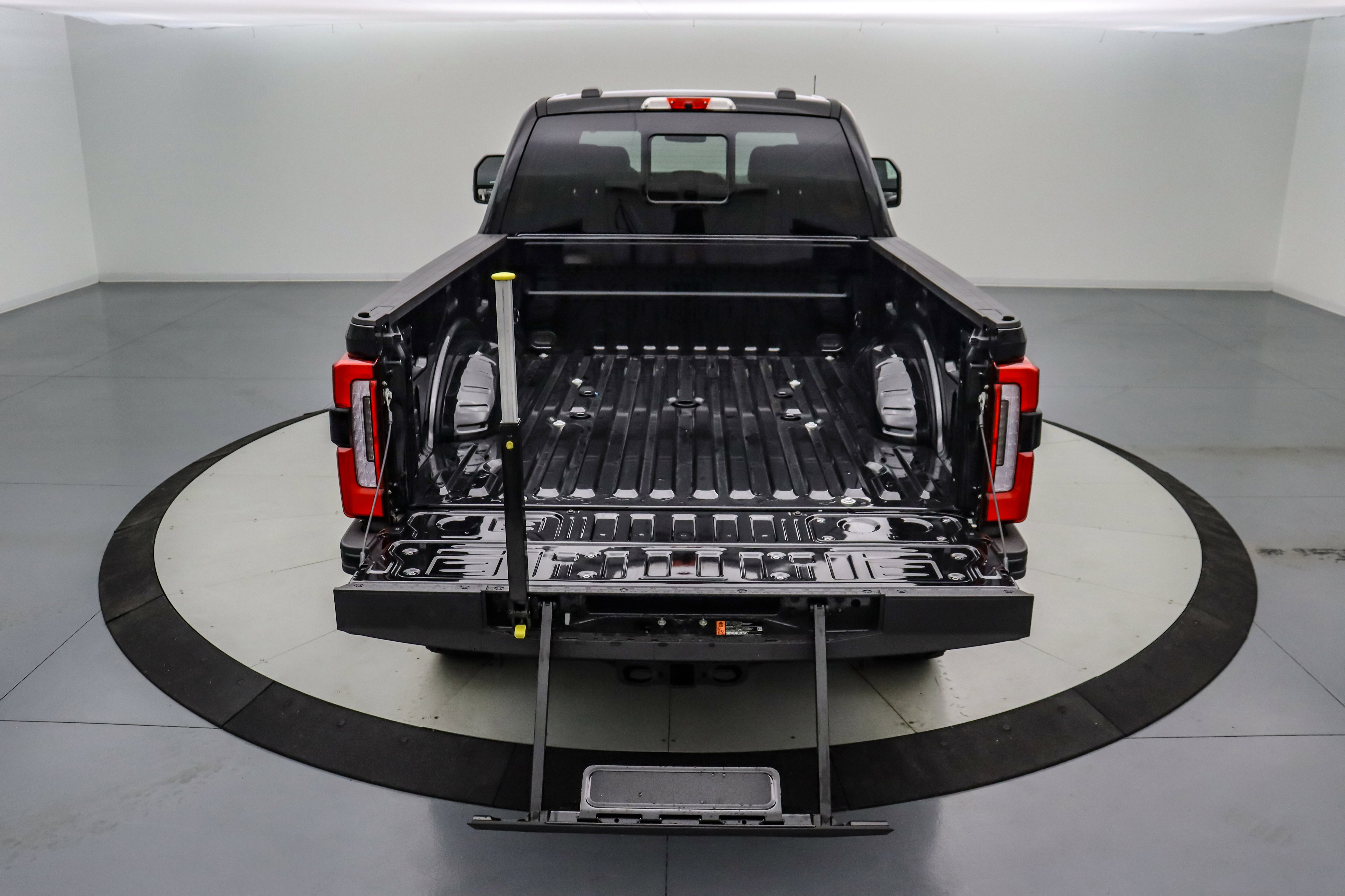 New 2026 Ford F350 Platinum w/ Tremor Off-Road Package image 6