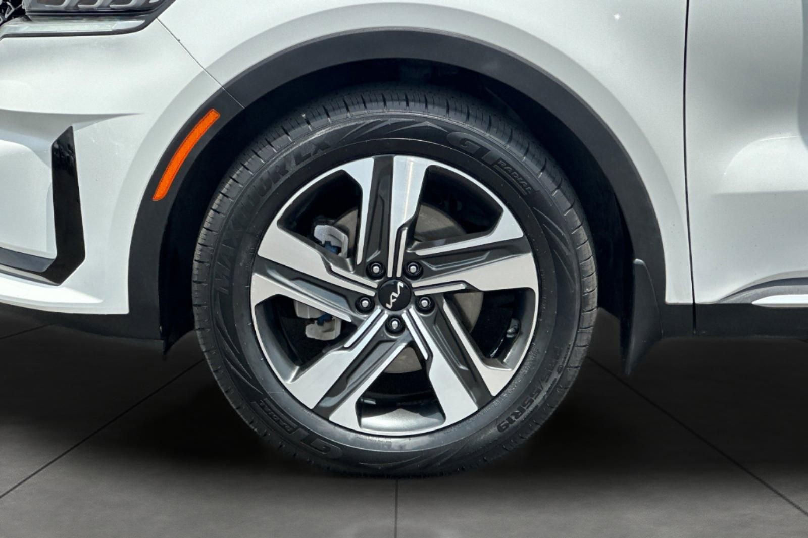 Certified 2023 Kia Sorento SX Prestige w/ Panoramic Sunroof Package AWD/4WD image 32