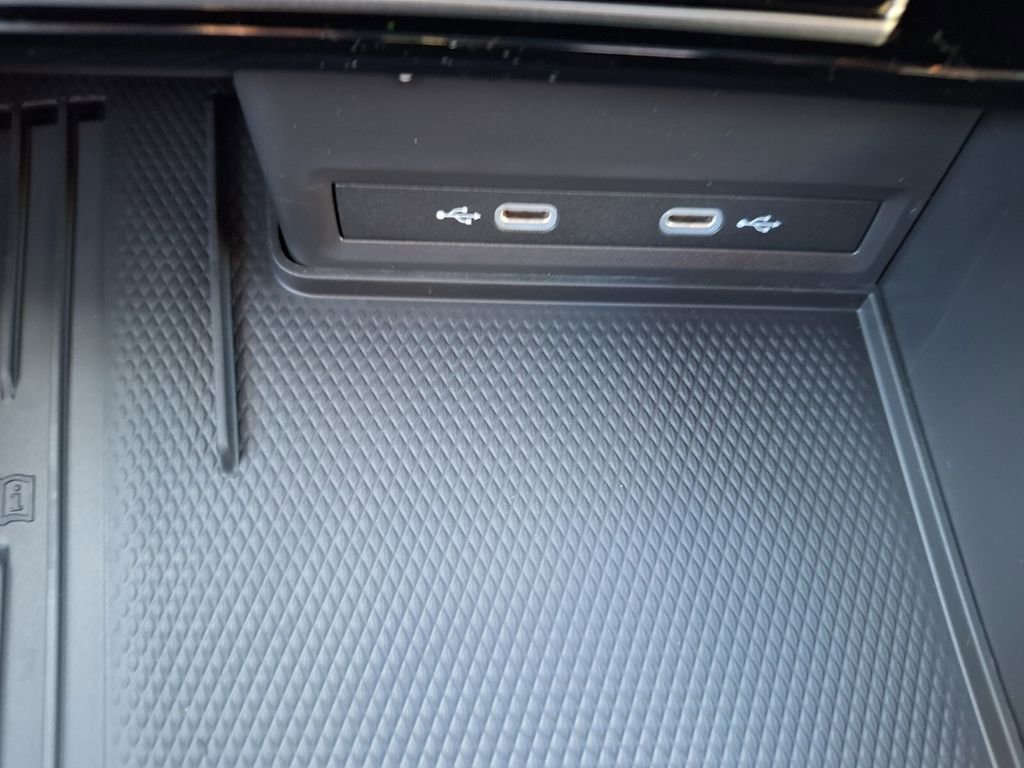 New 2026 Volkswagen Atlas Cross Sport SEL Premium R-Line image 17