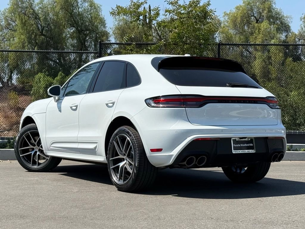 Used 2025 Porsche Macan image 3