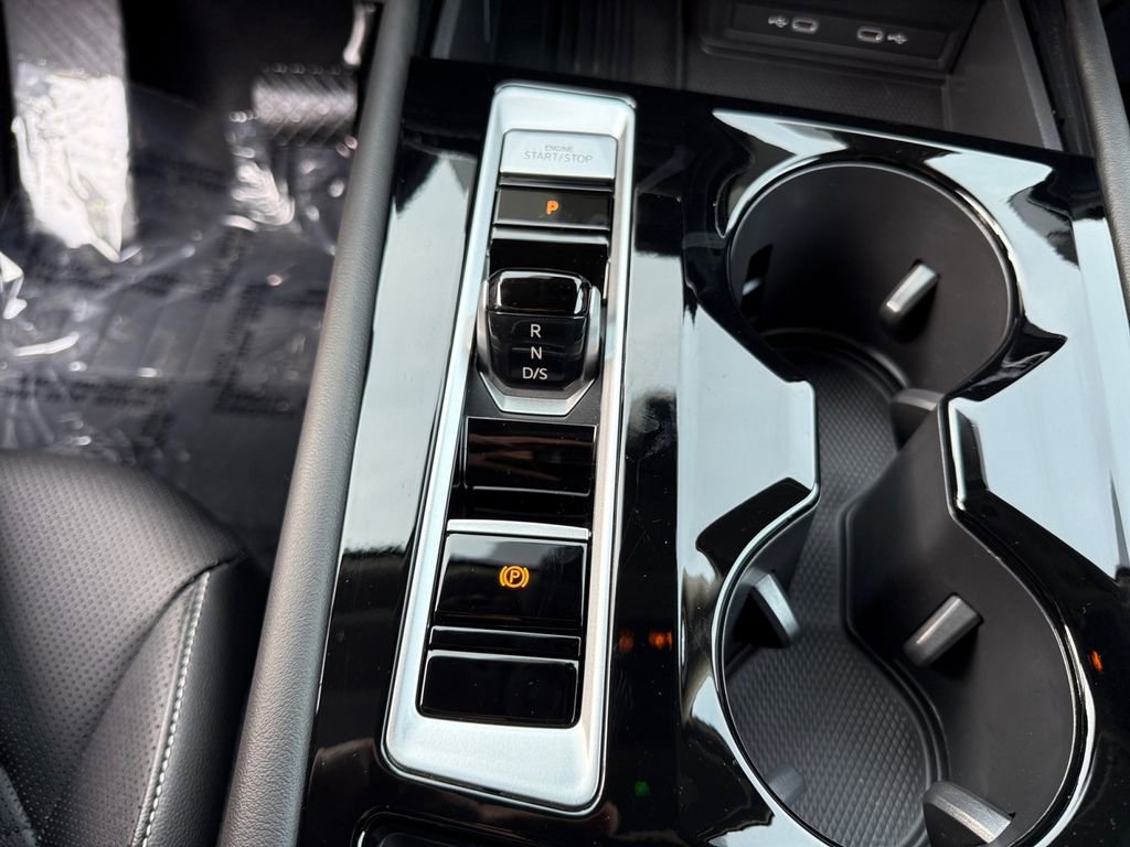 Used 2025 Volkswagen Atlas SE image 17