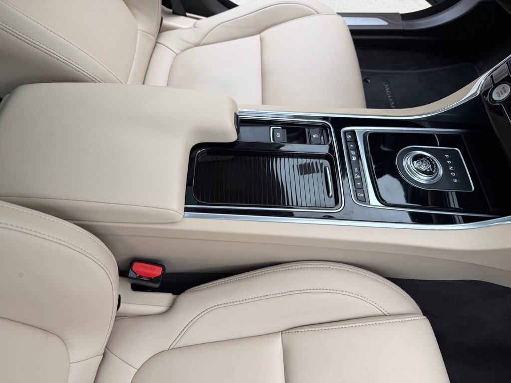 Used 2018 Jaguar XF Premium AWD/4WD image 23