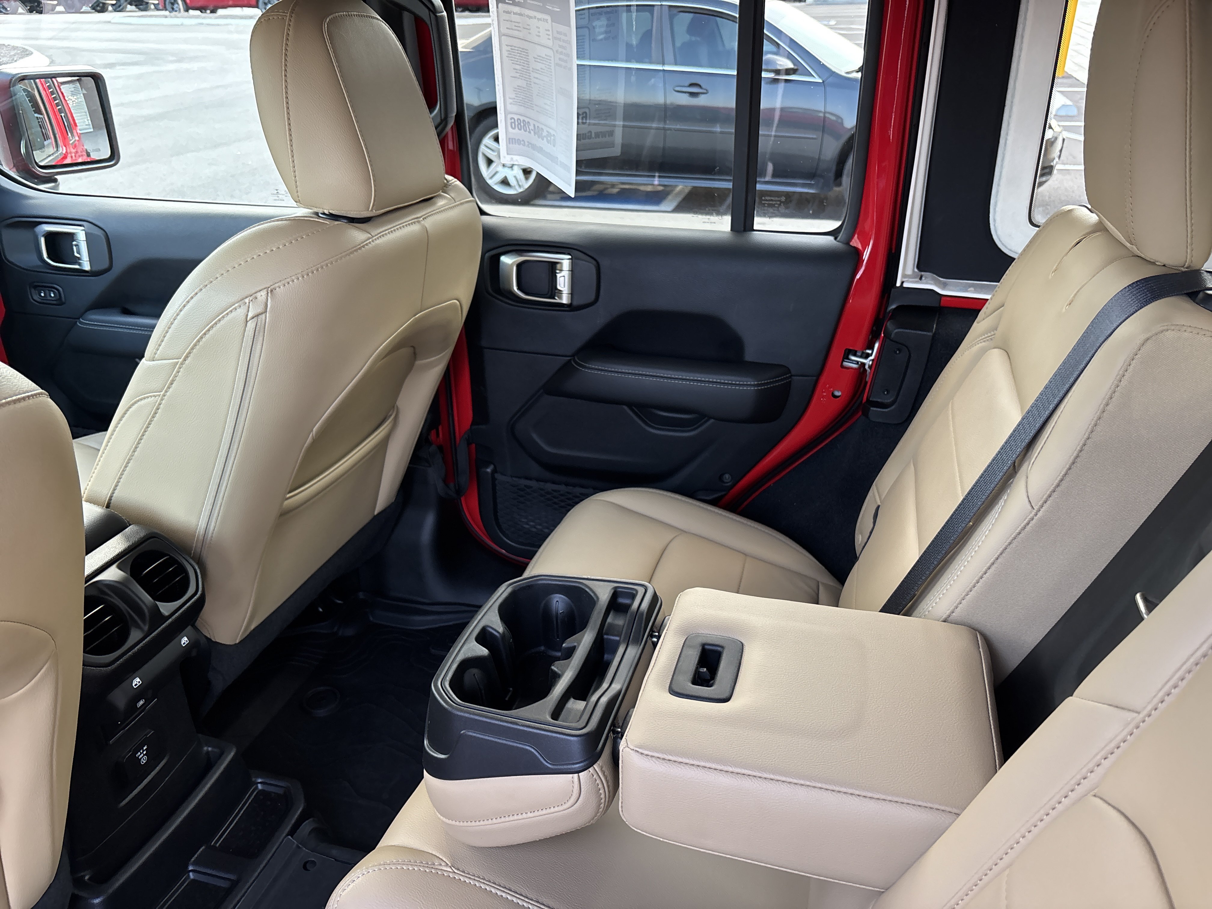 Used 2018 Jeep Wrangler Unlimited Sahara AWD/4WD image 31