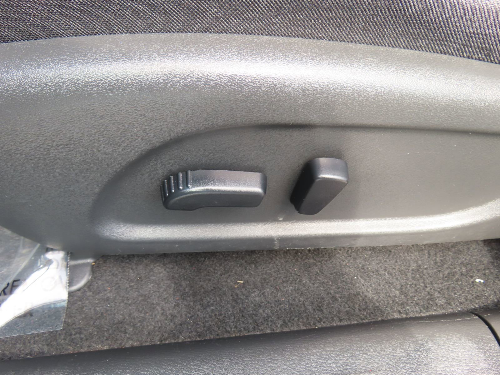 Used 2019 Nissan Pathfinder SV image 33