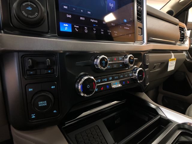 New 2026 Ford F250 Platinum w/ Platinum Plus Package AWD/4WD image 17