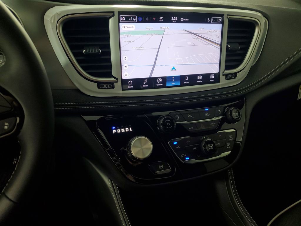 New 2026 Chrysler Pacifica Limited image 17