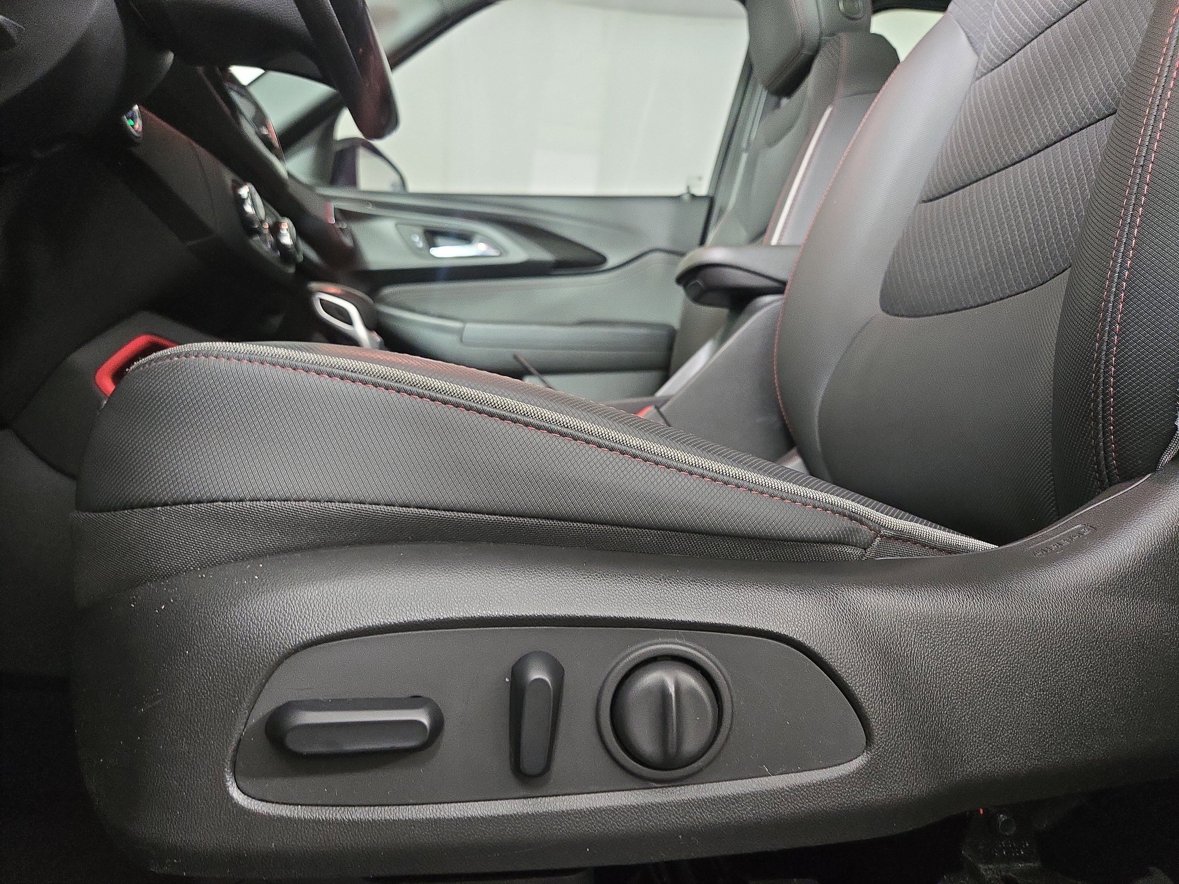 Certified 2022 Chevrolet TrailBlazer RS w/ Sun and Liftgate Package image 29