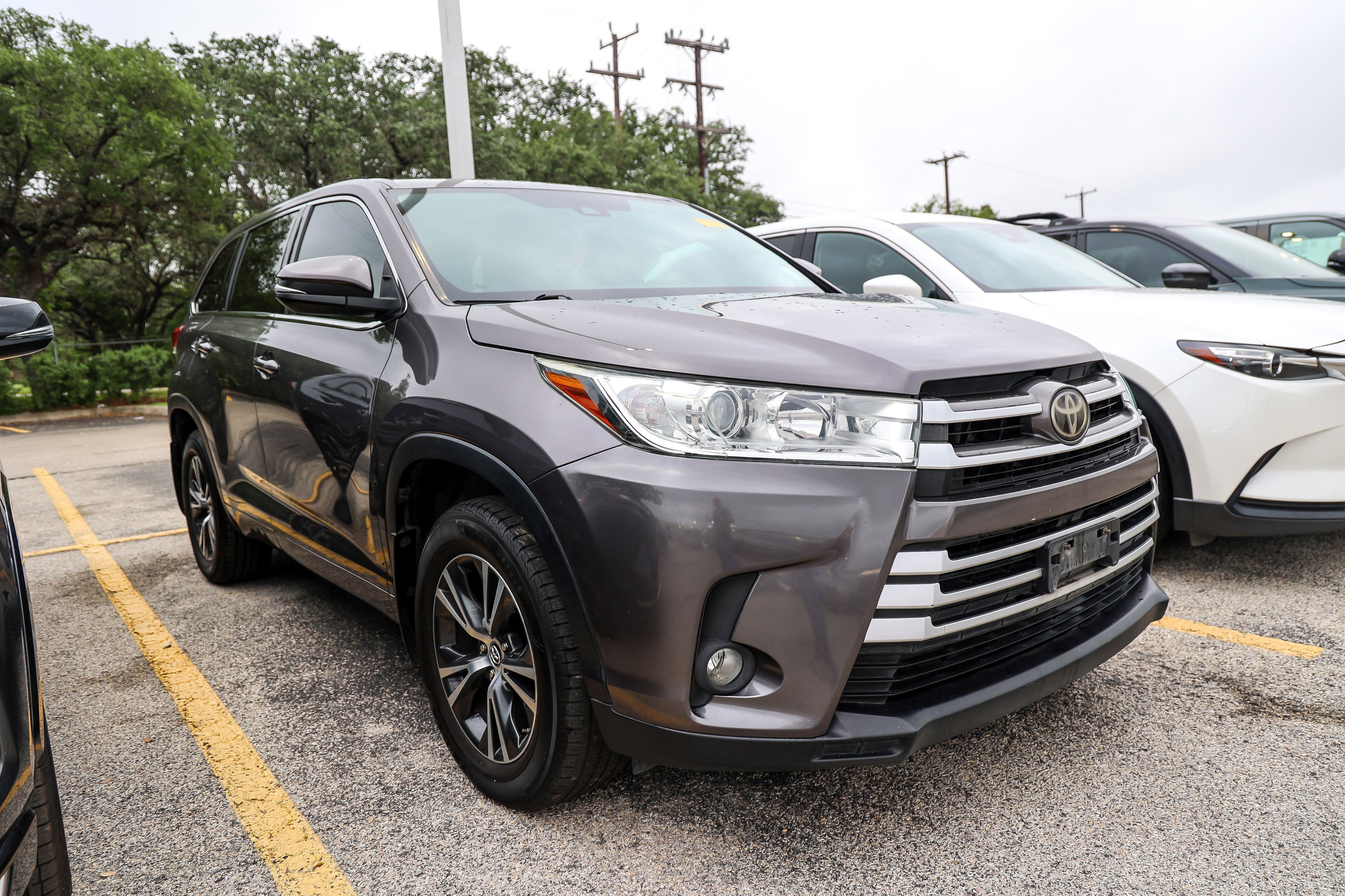 Used 2018 Toyota Highlander LE FWD image 6