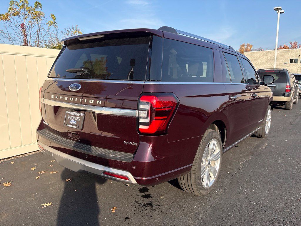 Used 2024 Ford Expedition Max Platinum AWD/4WD image 3