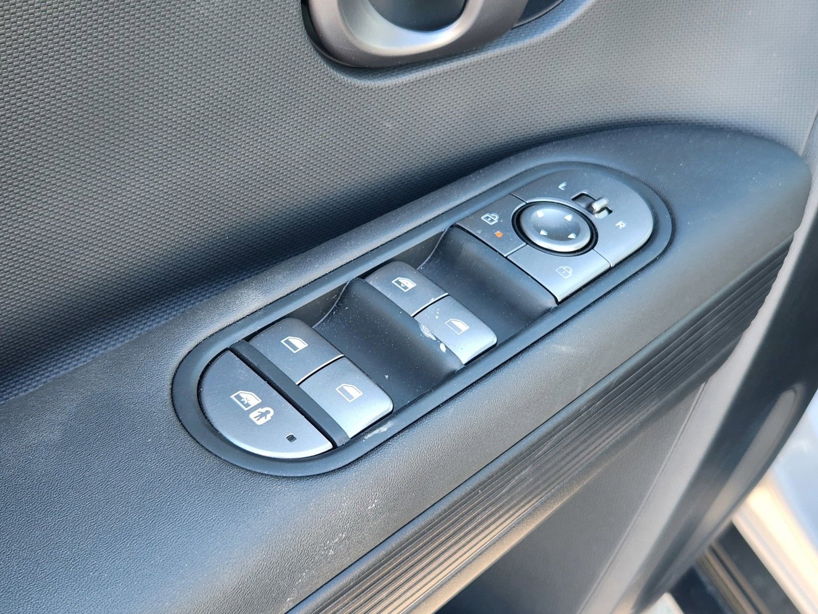 Used 2025 Hyundai Ioniq 5 SE image 4