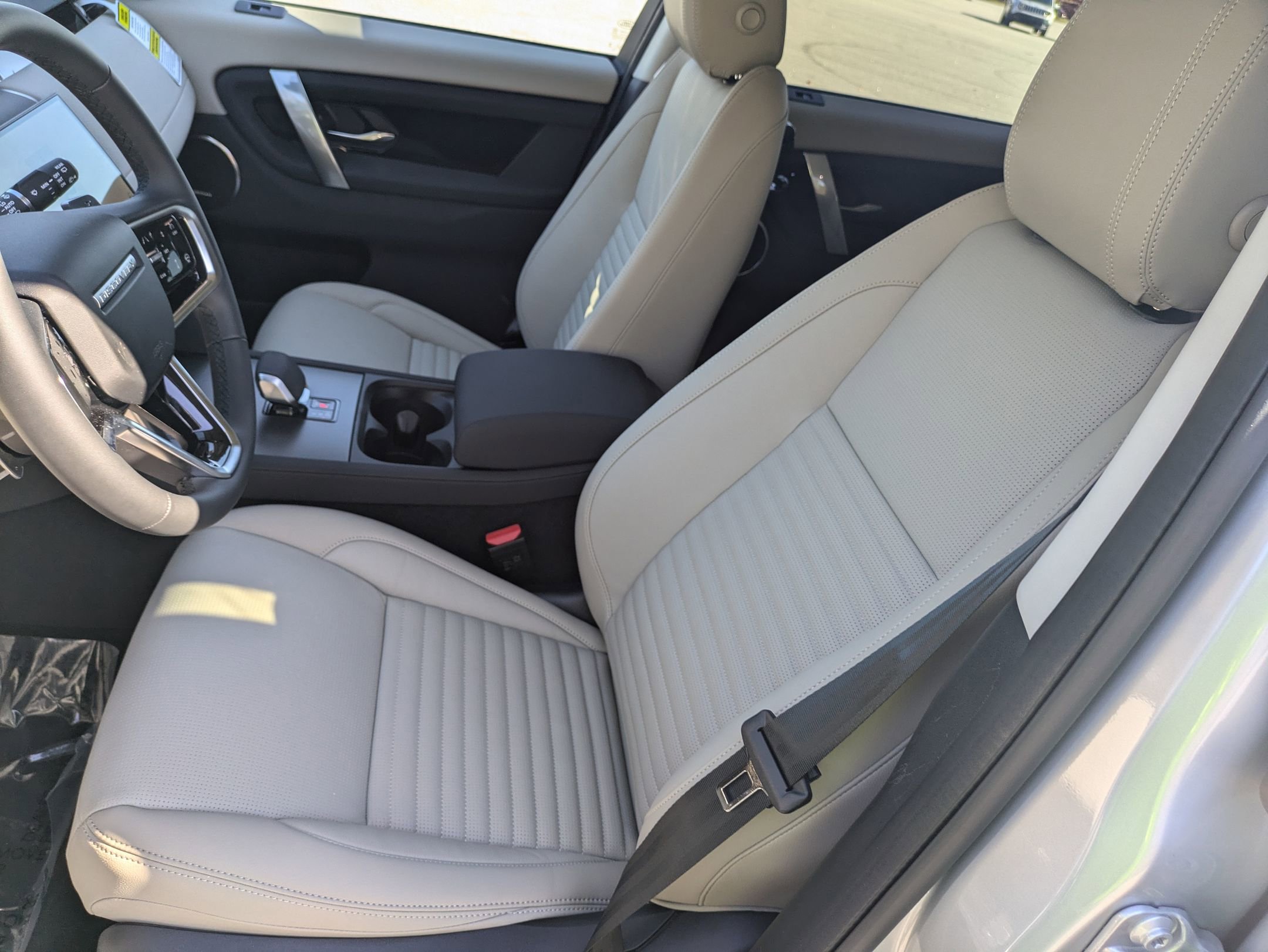 New 2025 Land Rover Discovery Sport S image 19