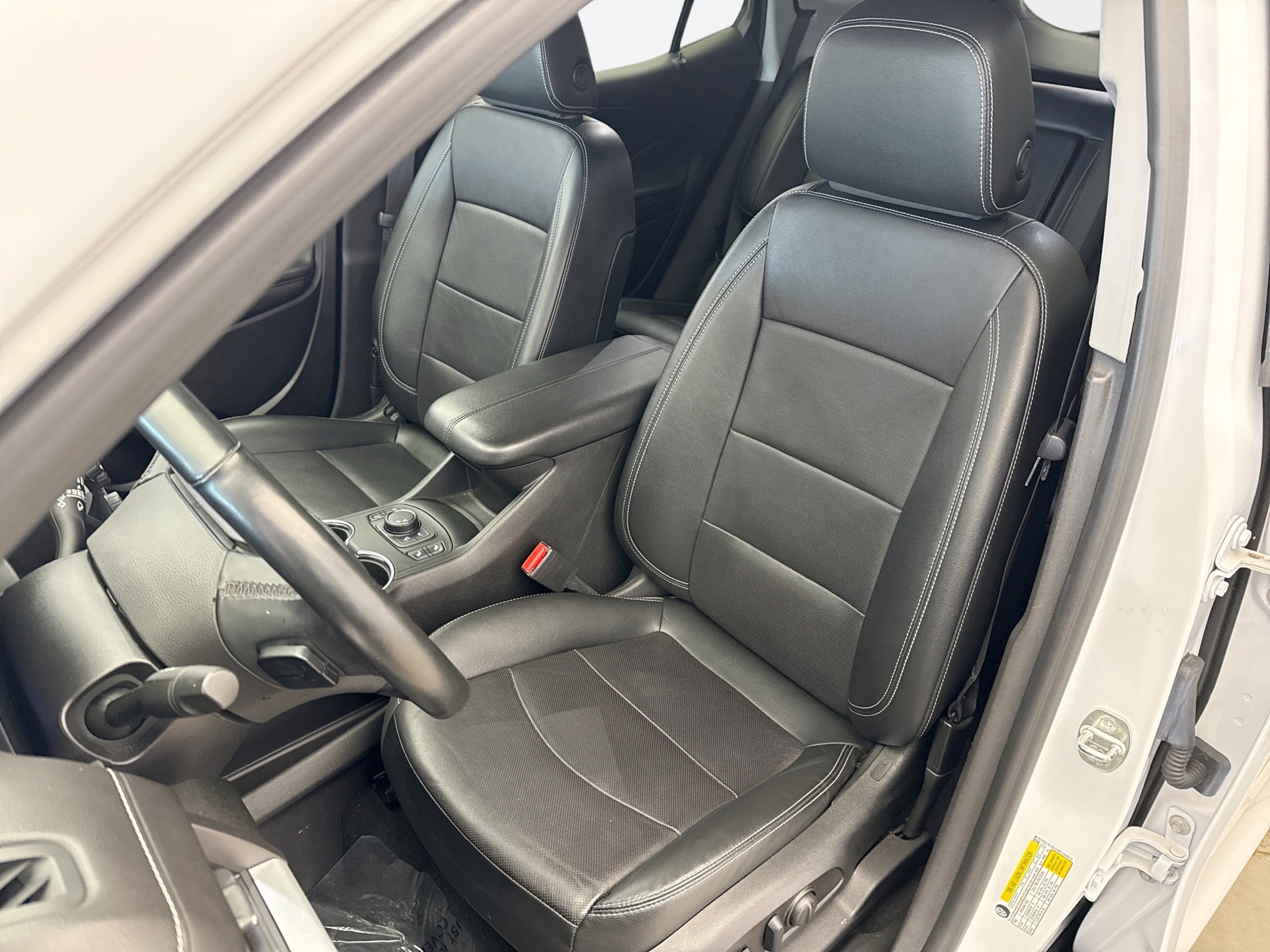 Used 2023 GMC Terrain SLT image 11