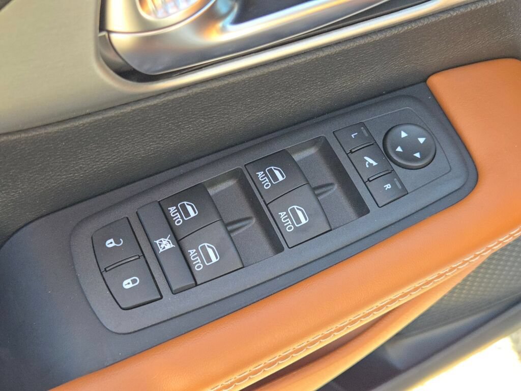 New 2026 Chrysler Pacifica Pinnacle AWD/4WD image 16