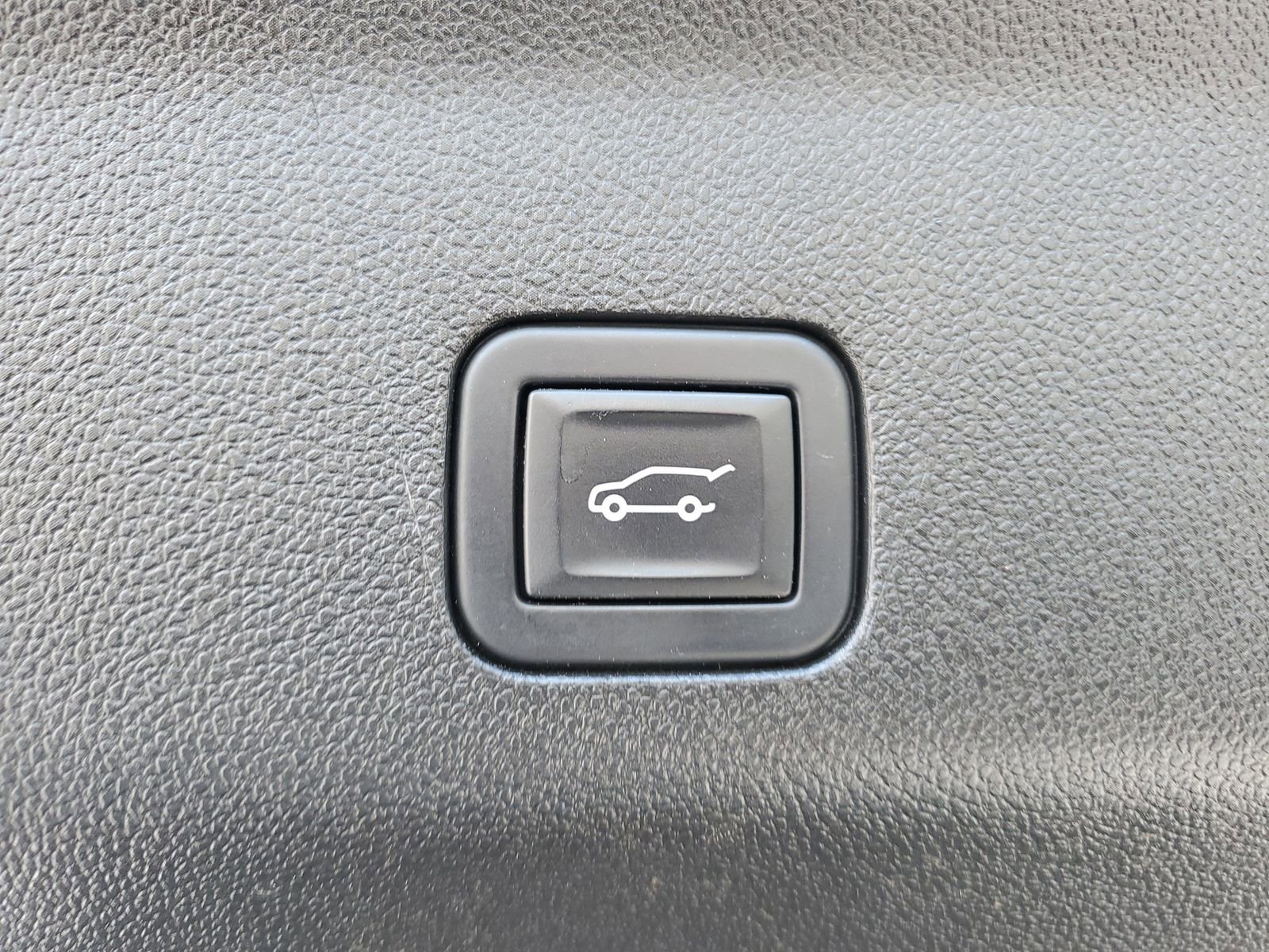 Used 2023 GMC Yukon Denali image 10