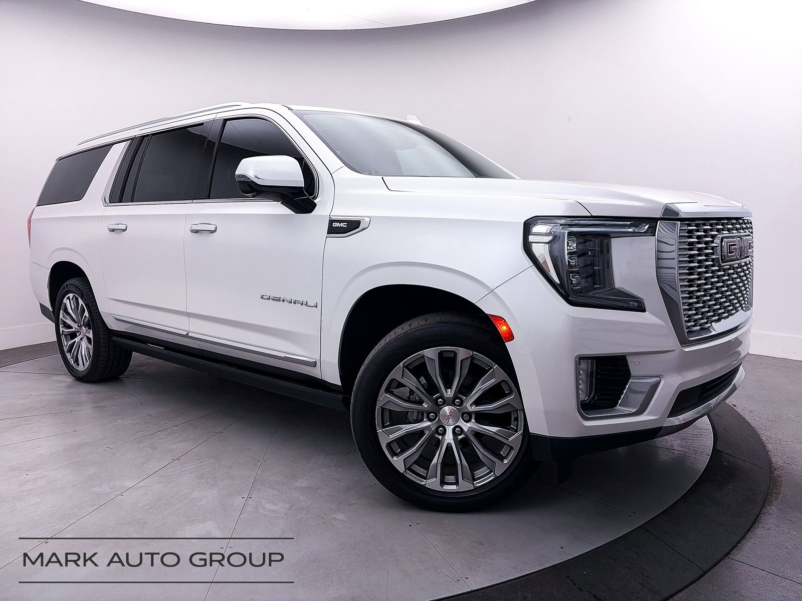Used 2022 GMC Yukon XL Denali w/ Denali Ultimate Package image 1
