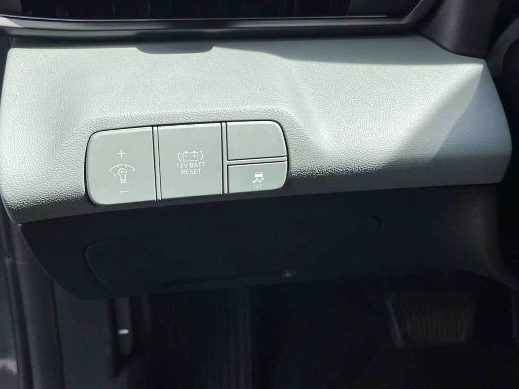 Used 2025 Hyundai Elantra Limited FWD image 27