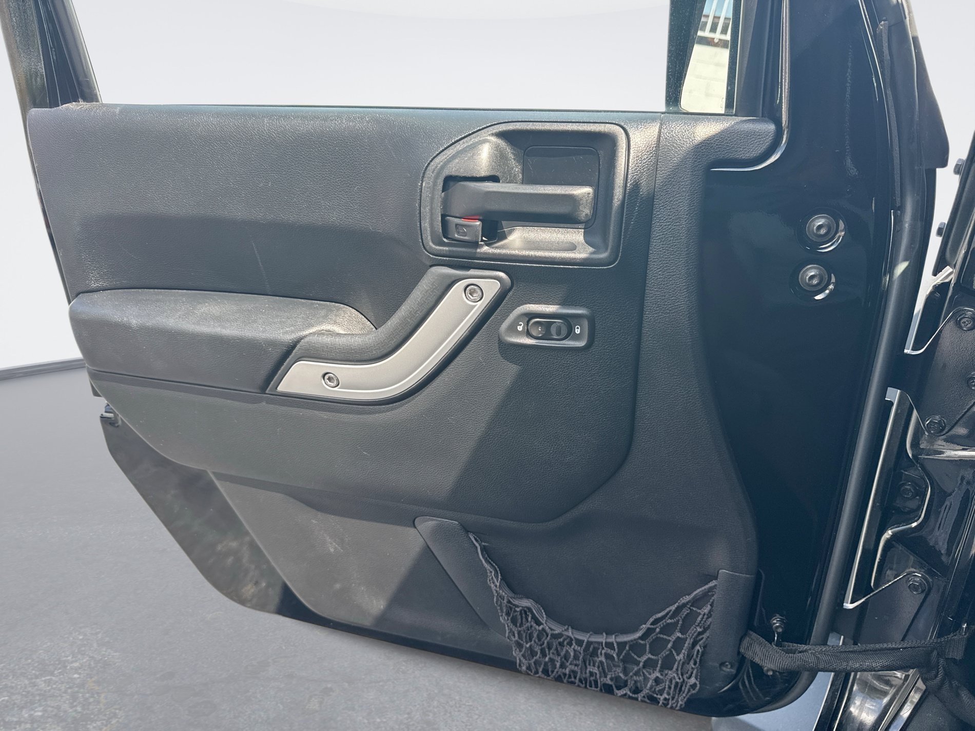 Used 2016 Jeep Wrangler Unlimited Rubicon w/ Connectivity Group AWD/4WD image 26