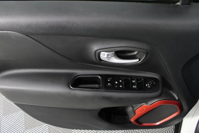 Used 2023 Jeep Renegade Trailhawk image 13