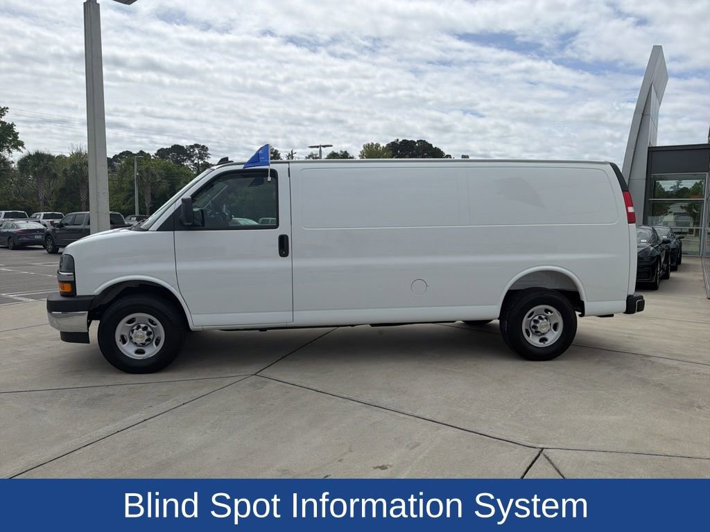 Used 2026 Chevrolet Express 2500 Extended w/ Driver Convenience Package image 4