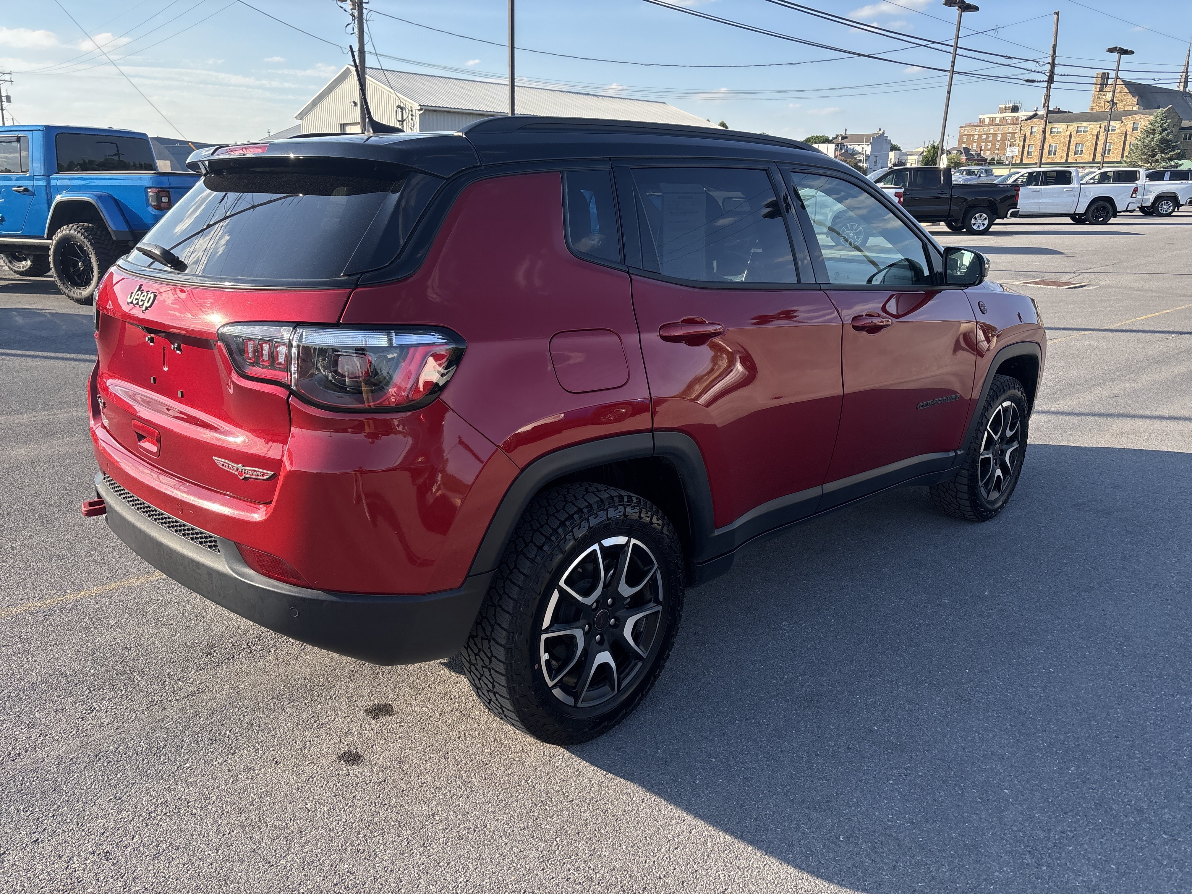 Used 2025 Jeep Compass Trailhawk AWD/4WD video 3
