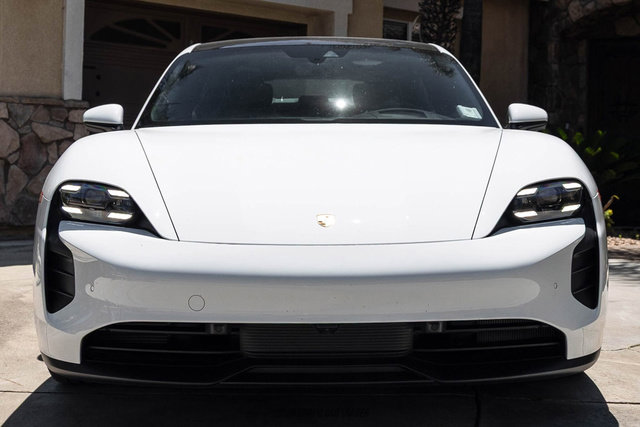 Used 2023 Porsche Taycan RWD image 11