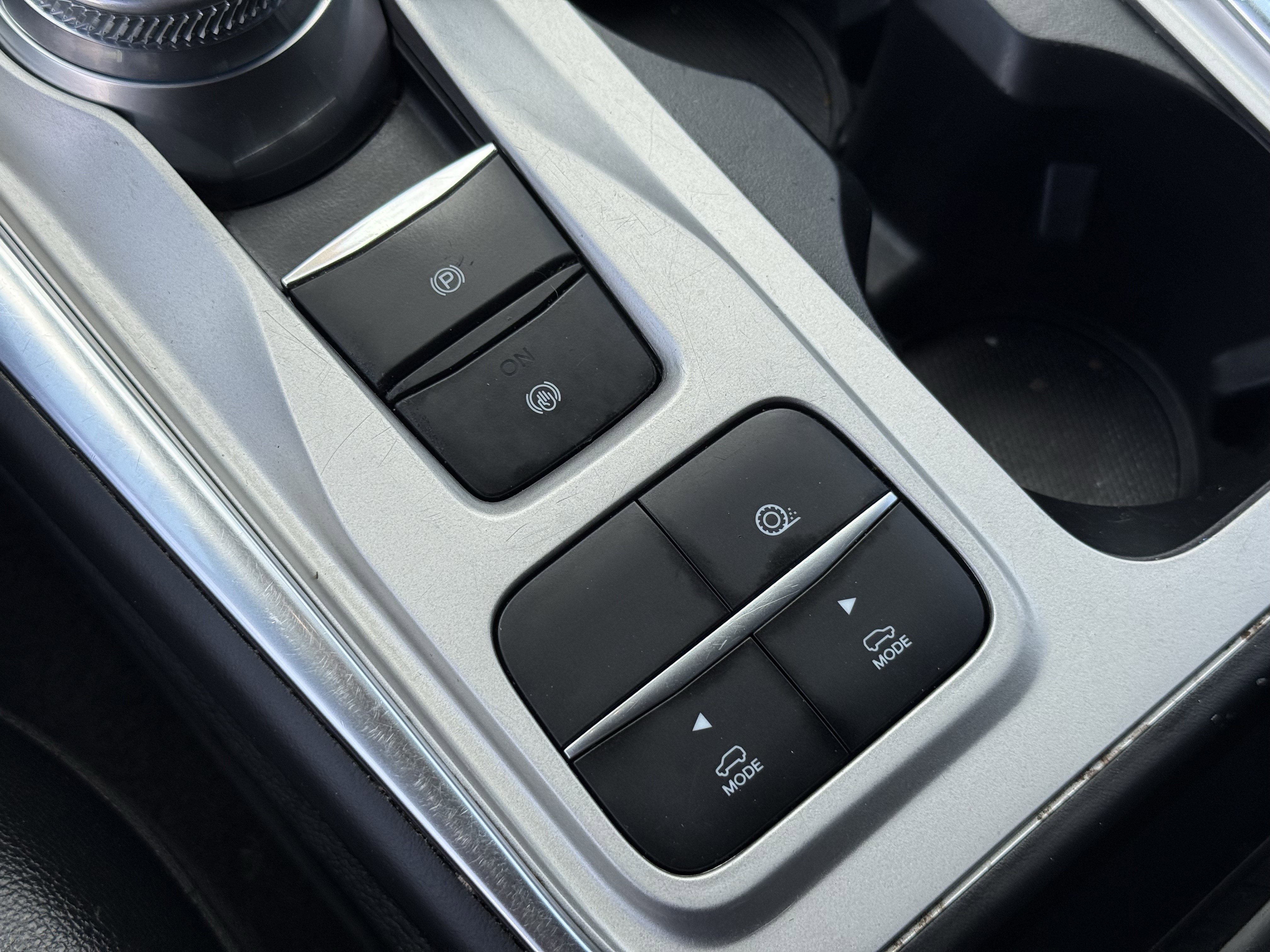 Used 2022 Ford Explorer Limited image 24