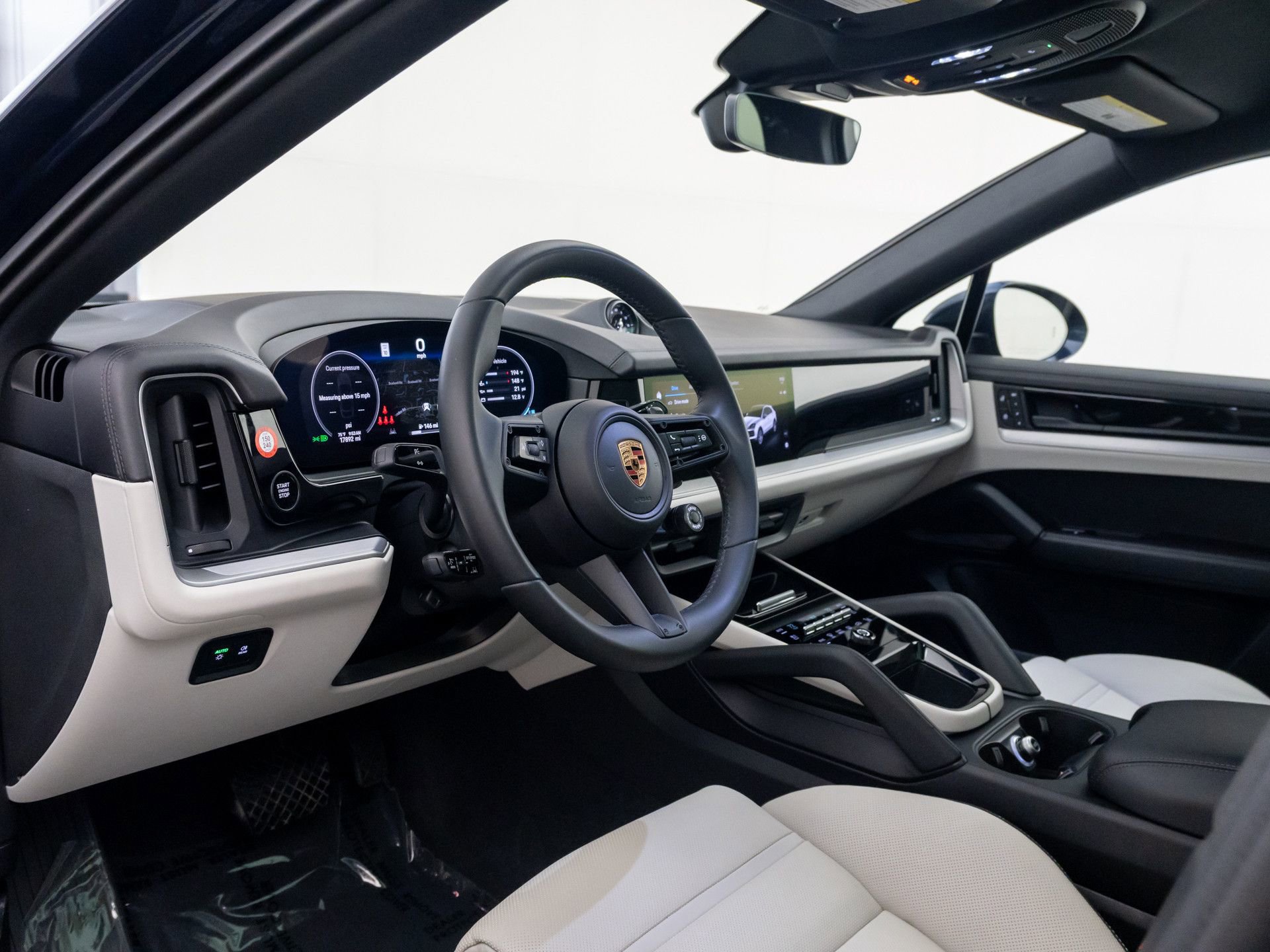 Certified 2024 Porsche Cayenne Coupe AWD/4WD image 4