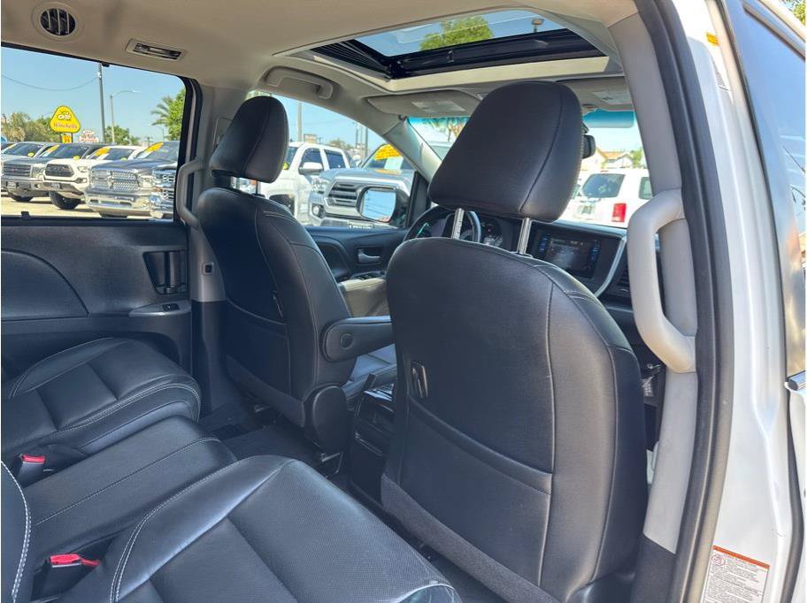 Used 2015 Toyota Sienna SE w/ SE Preferred Package FWD image 23
