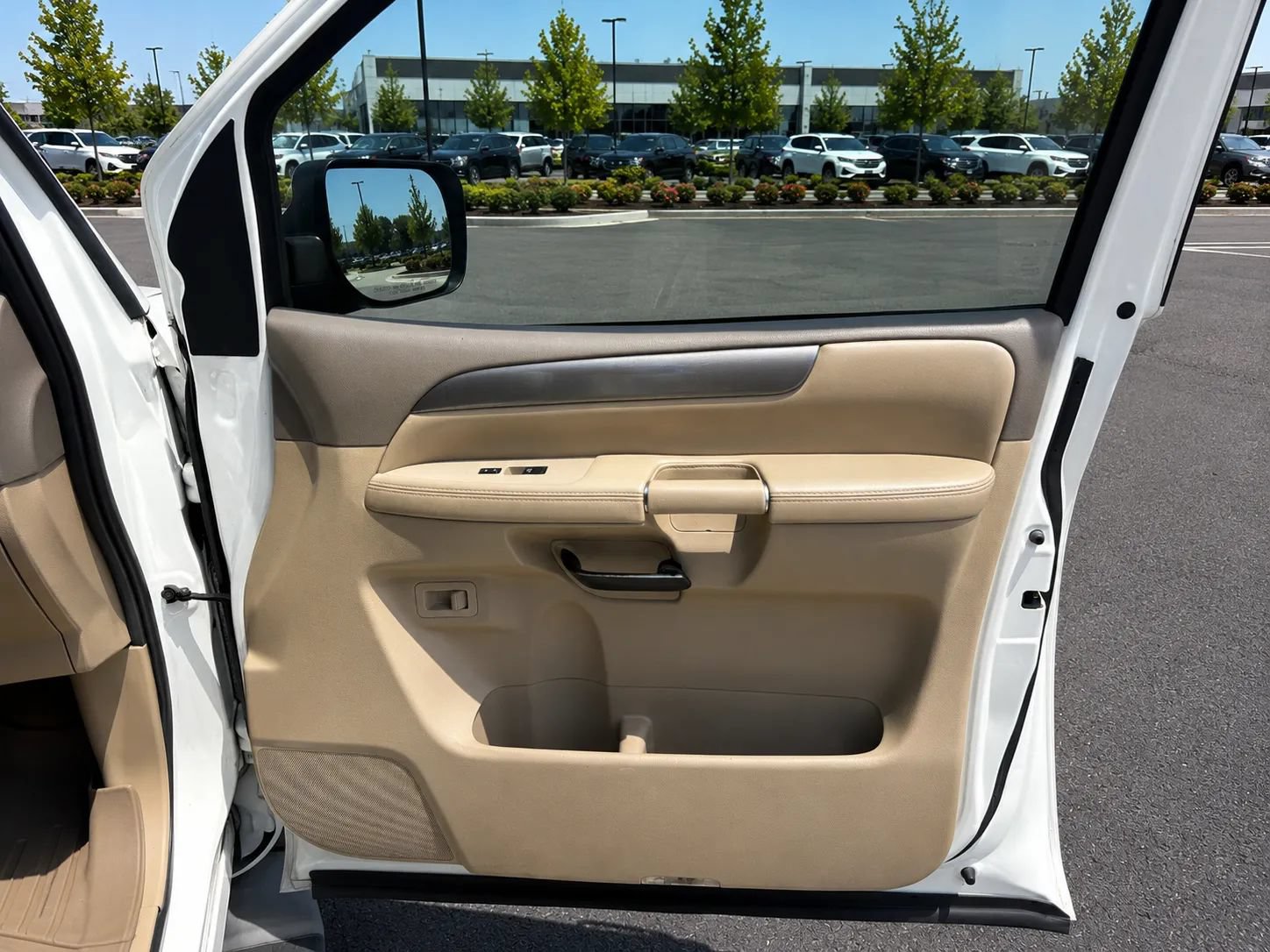 Used 2009 Nissan Armada SE RWD image 27