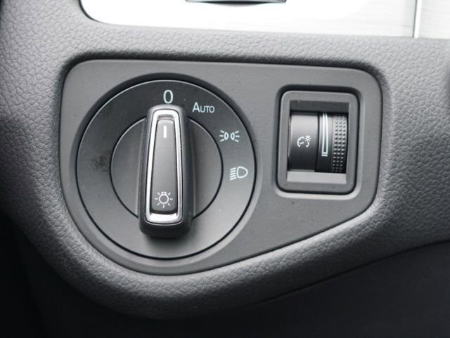 Used 2017 Volkswagen Golf Wolfsburg Edition image 18