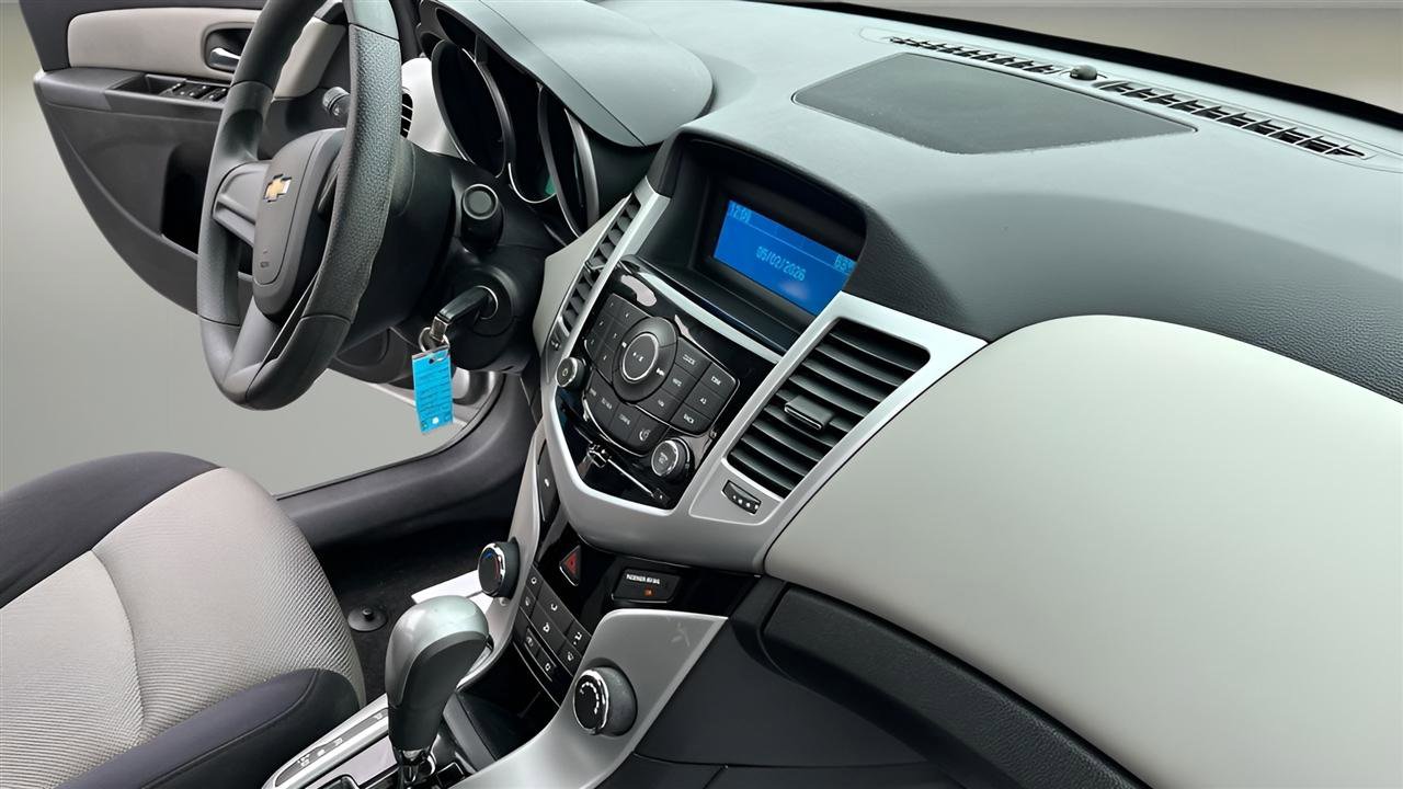 Used 2015 Chevrolet Cruze LS FWD image 24
