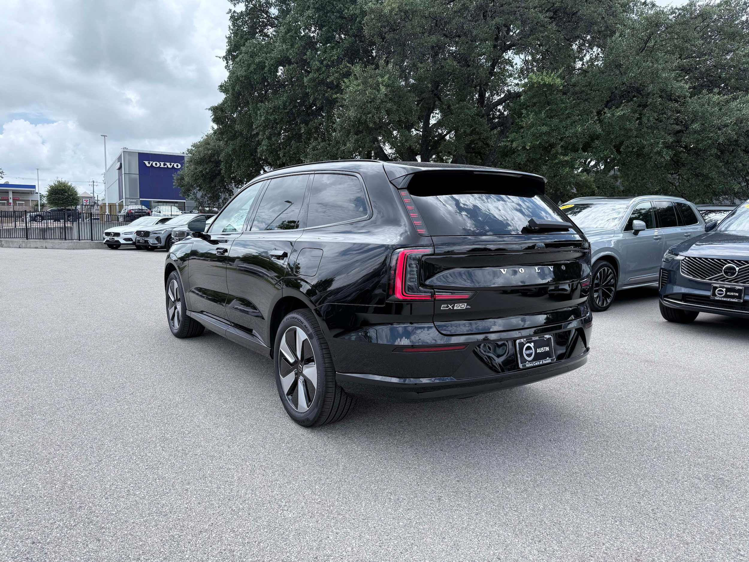 New 2026 Volvo EX90 Plus AWD/4WD image 4