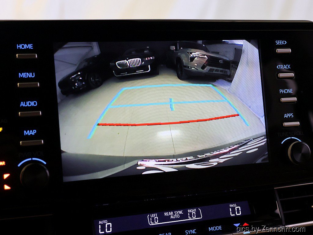 Used 2022 Toyota Sienna XLE FWD image 20