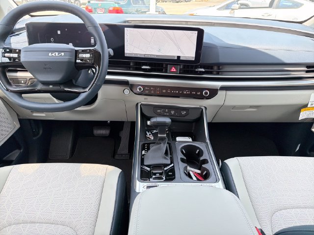 New 2027 Kia Carnival SX w/ Dark Edition Package FWD image 9