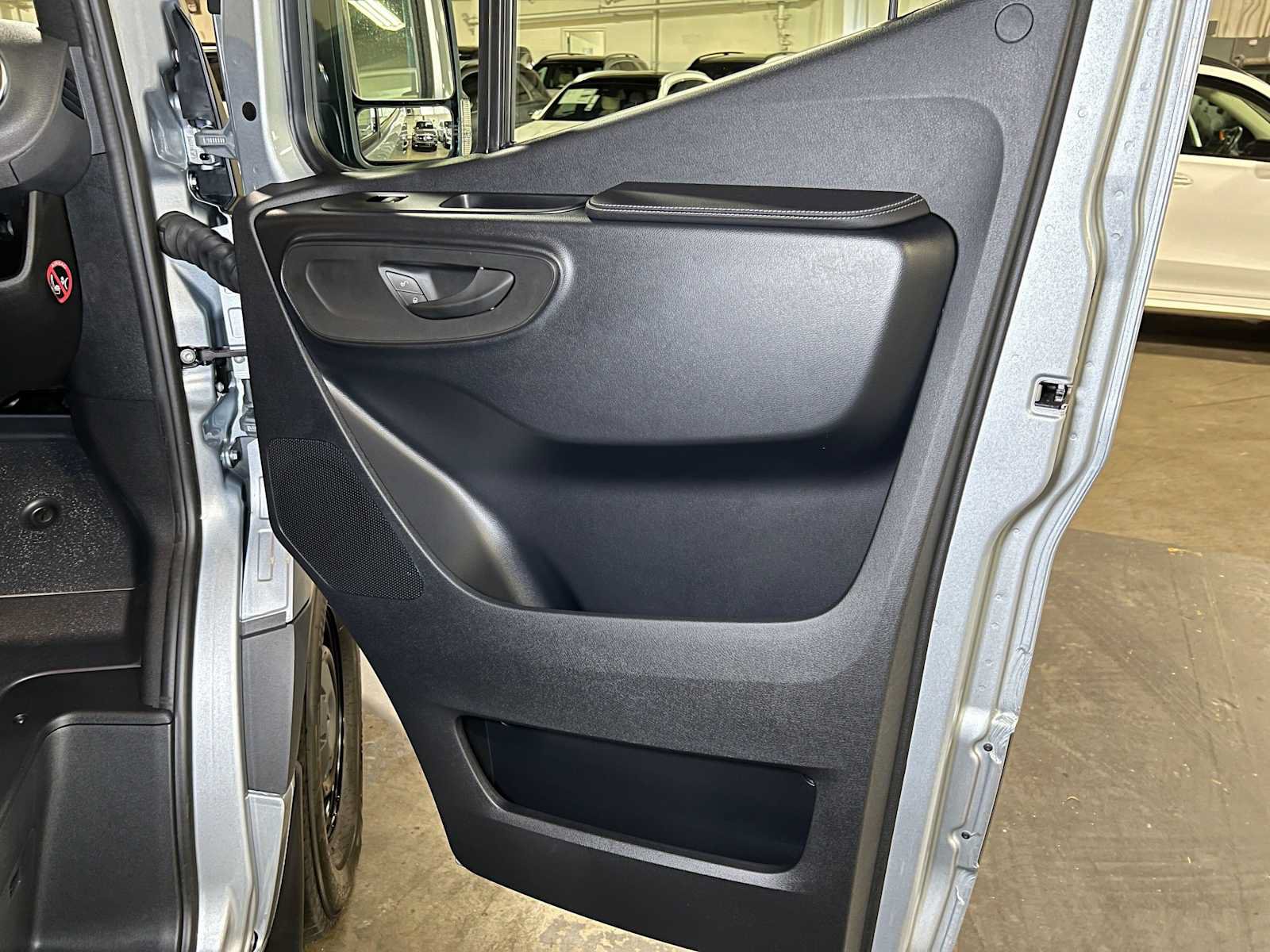 Used 2025 Mercedes-Benz Sprinter 2500 image 10