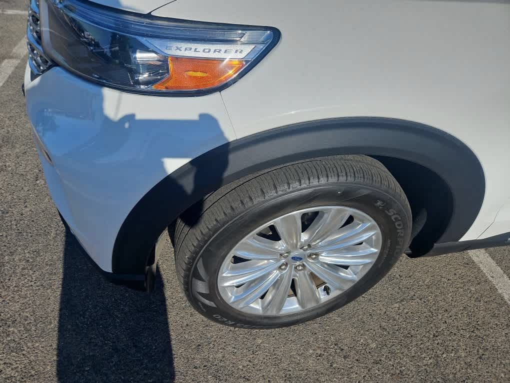 Used 2023 Ford Explorer Limited w/ Limited Technology Package RWD image 3