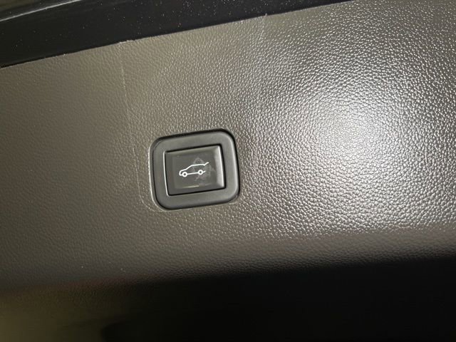 Used 2023 Chevrolet Traverse RS image 66