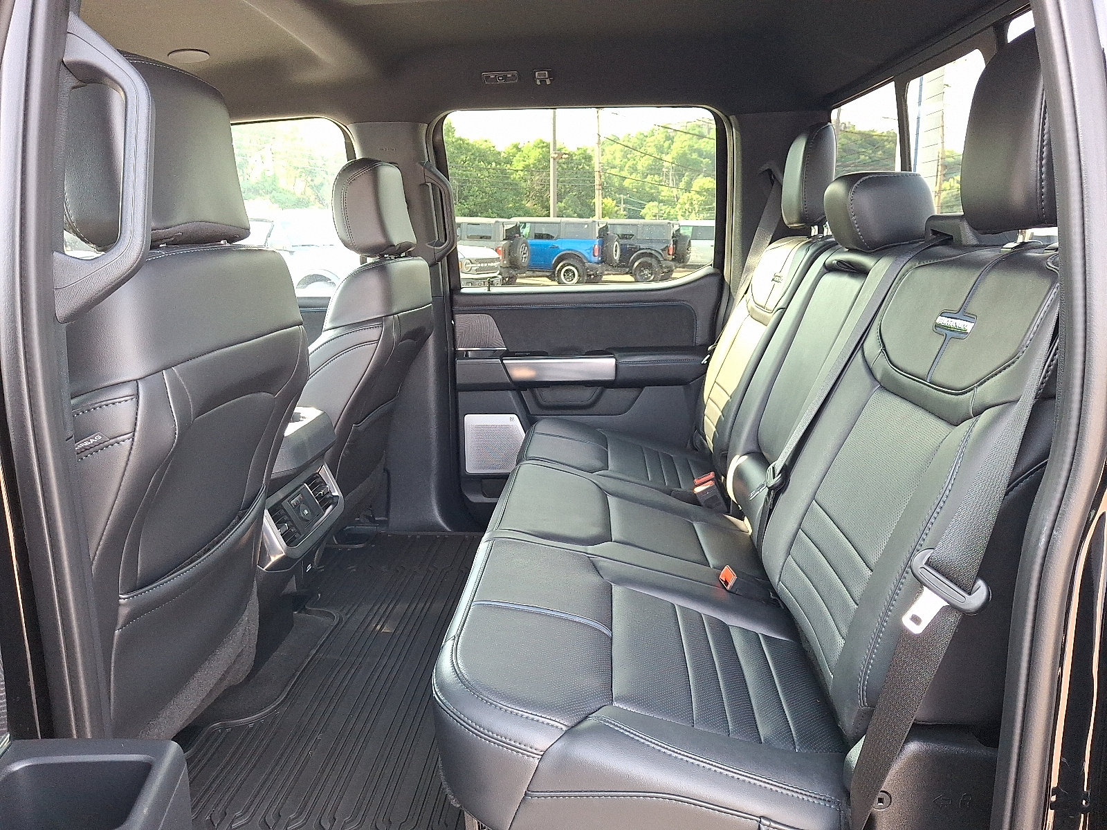 Used 2025 Ford F350 Platinum AWD/4WD image 10