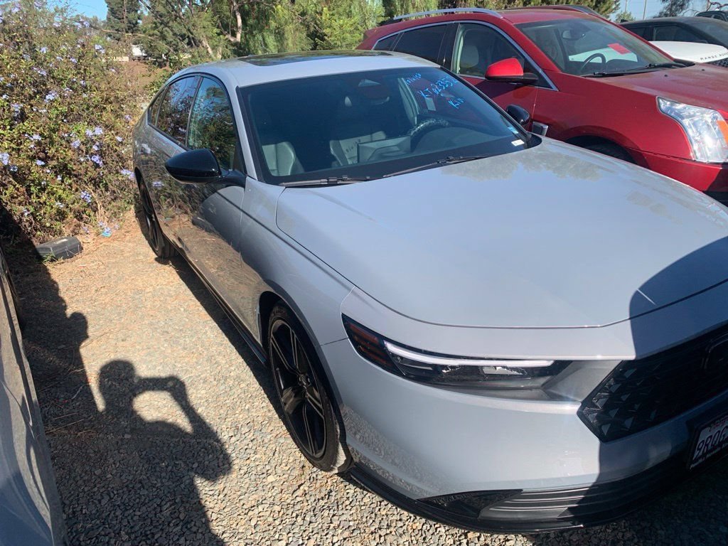Used 2025 Honda Accord Sport image 3