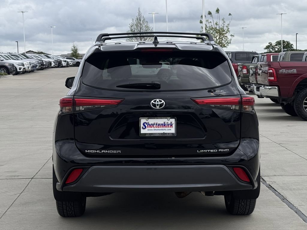 Used 2023 Toyota Highlander Limited image 5