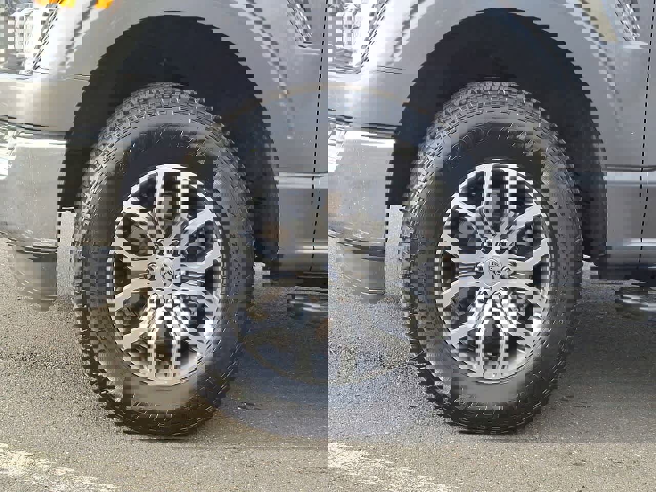 Used 2022 Ford F150 Lariat w/ FX4 Off-Road Package image 29