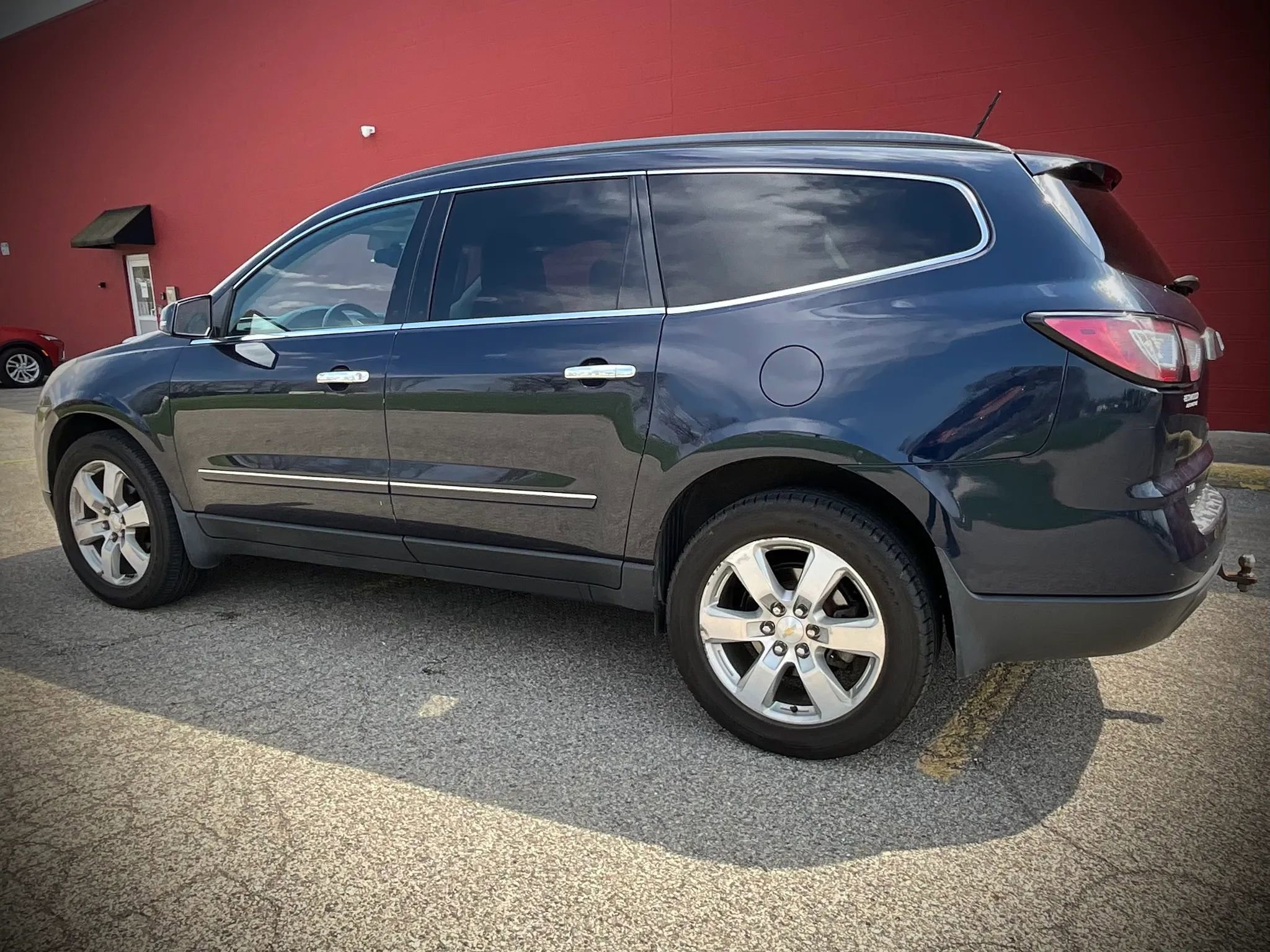 Used 2016 Chevrolet Traverse LTZ AWD/4WD image 3