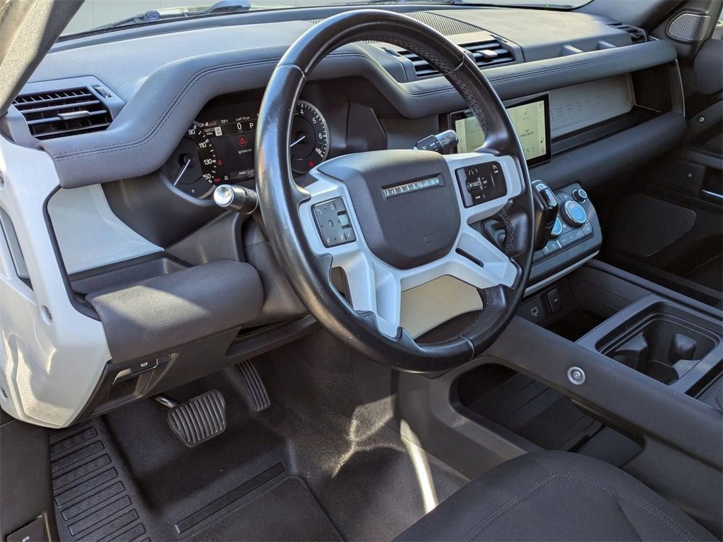 Used 2022 Land Rover Defender 110 image 4