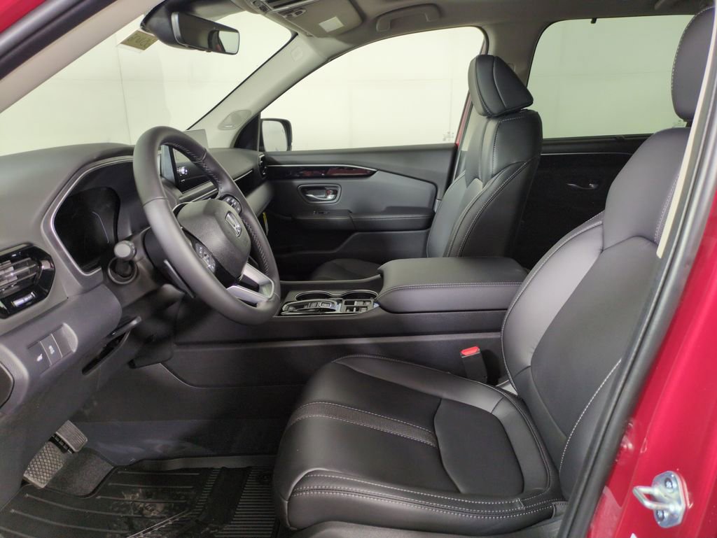 New 2025 Honda Pilot Touring image 9