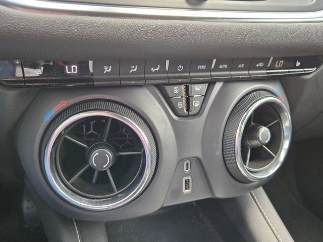 Used 2025 Chevrolet Blazer LT FWD image 18